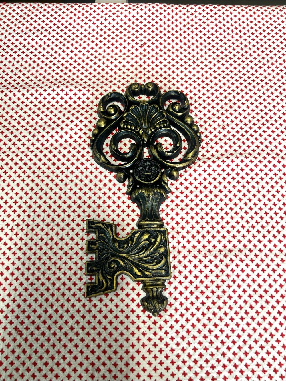 Vintage key wall decor black gold resin homco dart retro grandma core